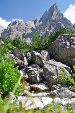 Küçük dere üzerinde Comelico Dolomites Padola, İtalya