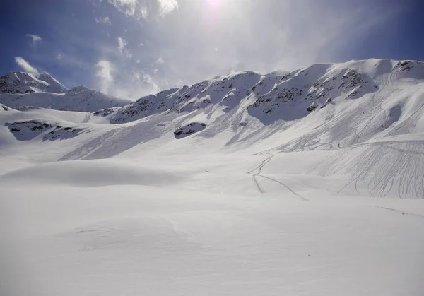 Avrupa Alpleri'nde karlı zirveleri