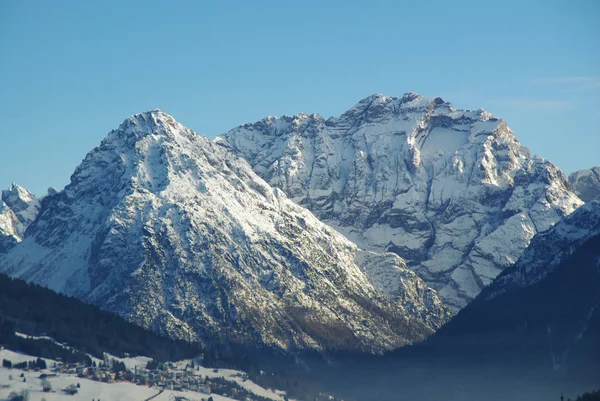Avrupa Alpleri'nde karlı zirveleri
