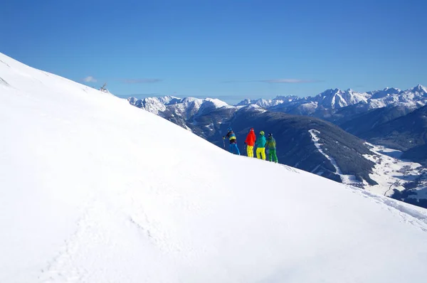 Picos nevados nos Alpes Europeus — Fotografia de Stock