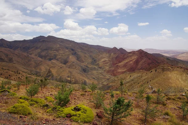 Um vale seco nas montanhas do Atlas, Marrocos . — Fotografia de Stock