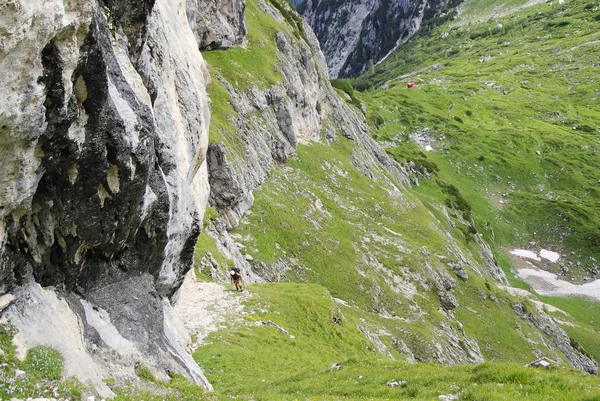 Strada Sammarchi anne çarpılar bir trekking iz