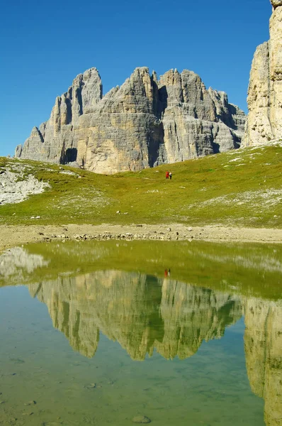 Cengia-tó közelében Tre Cime di Lavaredo-a Dolomitokban — Stock Fotó