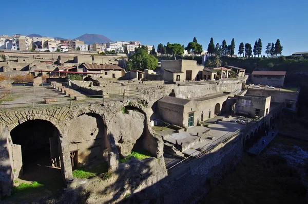 Vista de las ruinas de Ercolano, destruidas por el Vesubio . —  Fotos de Stock