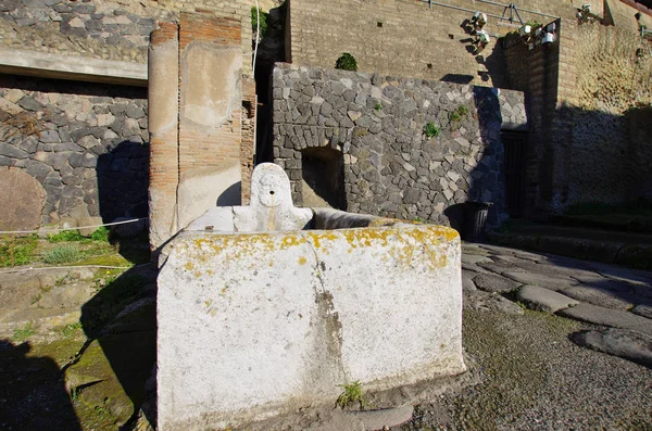 Vista de las ruinas de Ercolano, destruidas por el Vesubio . — Foto de Stock