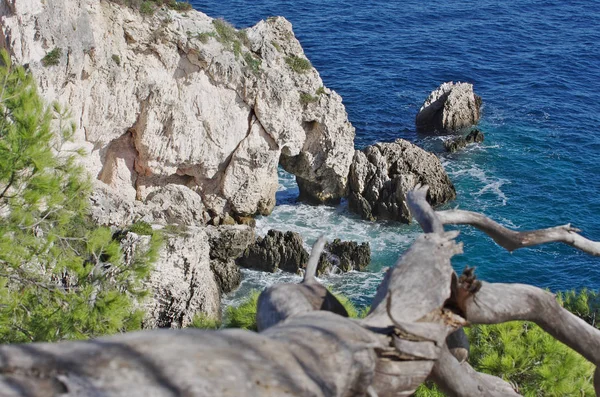 Costa del Tremiti, islas remotas en el mar Adriático . — Foto de Stock