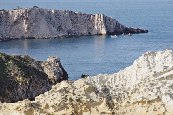 Coastline of the Tremiti, remote islands on th Adriatic sea. — Stock Photo, Image