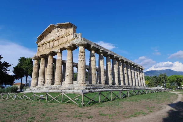 Antiguo templo griego en Paestum, Italia . —  Fotos de Stock