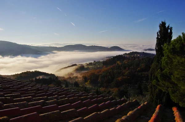 Sis, gündoğumu Floransa yakınındaki vadilerde.