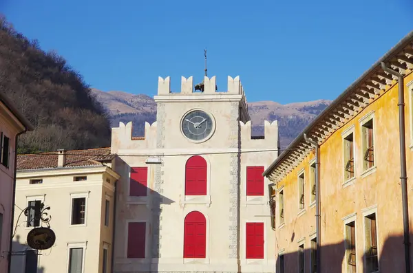 Starej dzielnicy Serravalle, jeden z dwóch starych wsi formi — Zdjęcie stockowe
