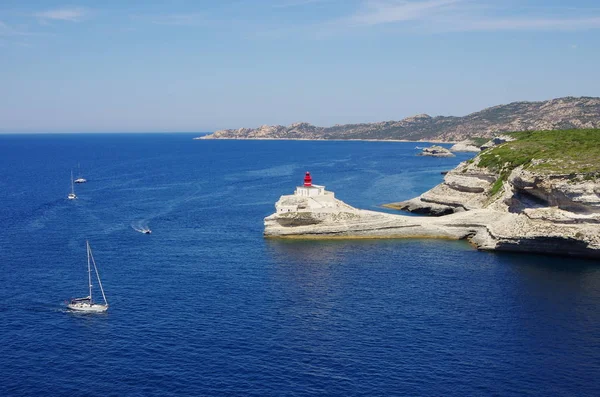 Bonifacio Körfez tekneler için doğal bir liman sunmaktadır. İnci — Stok fotoğraf