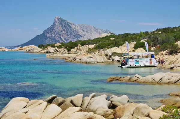 Scenic view of Tavolara from Sardinia coastline. — Stock Photo, Image