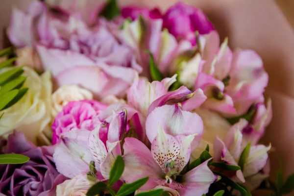 A bouquet of purple roses with lilies