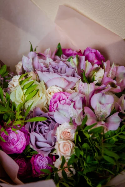 A bouquet of purple roses with lilies