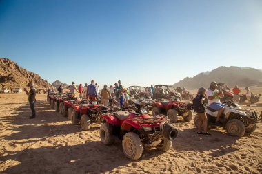 Quad Bisiklet çöl yoluyla
