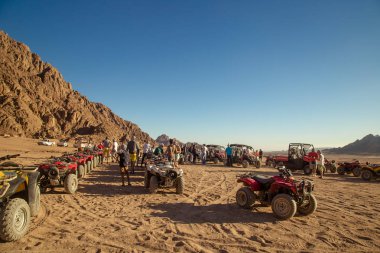 Quad Bisiklet çöl yoluyla