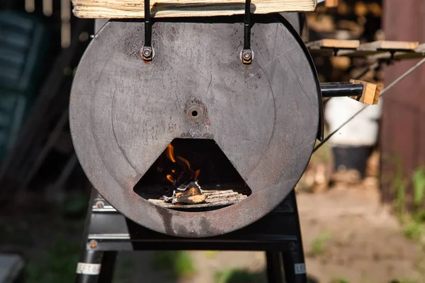 Holzkohlegrill Garten Alter Grill Mit Offenem Feuer Retro Flammende Kohlen — Stockfoto