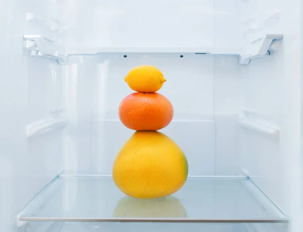Pomelo Pomelo Naranja Limón Encuentran Estante Refrigerador — Foto de Stock