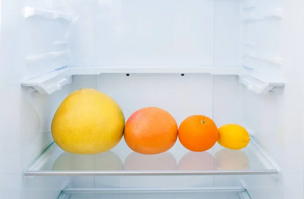 Pomelo Pomelo Naranja Limón Encuentran Estante Refrigerador — Foto de Stock