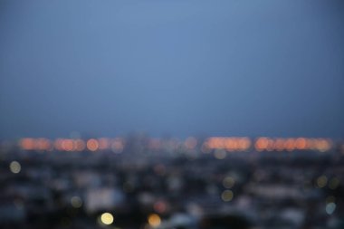 Hafif bir gece Bokeh City bulanıklığı. Soyut güzel arkaplan.