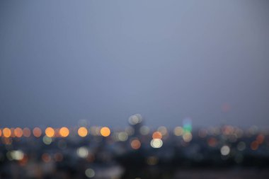 Hafif bir gece Bokeh City bulanıklığı. Soyut güzel arkaplan.