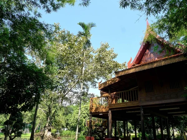 Thailändische alte Holzhäuser — Stockfoto