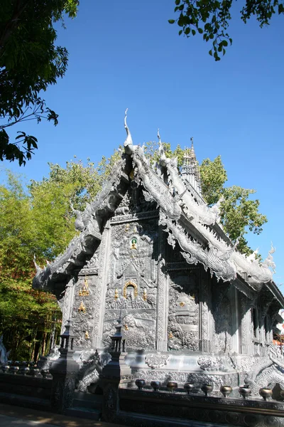 Świątynia Tajlandia srebrny / świątynia zbudowana ze srebrem — Zdjęcie stockowe