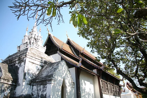 Αρχιτεκτονικό κτίριο βουδιστικό ναό στη Βόρεια Ταϊλάνδη — Φωτογραφία Αρχείου