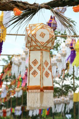 Kağıt fener, fener asılı 