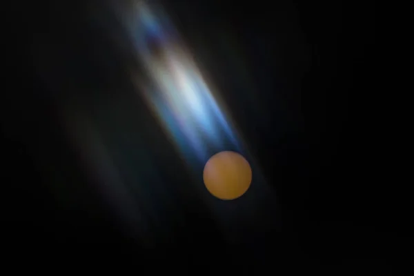 太陽のスペクトル 光の保護フィルターを通して撮影された太陽の写真 — ストック写真