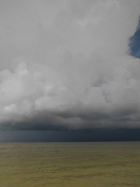 Fırtına bulutları Rollin Içinde