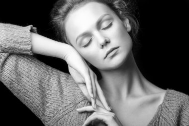 güzel seksi kız siyah beyaz portre