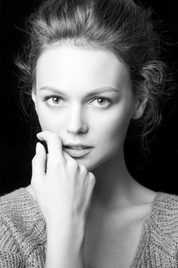 güzel seksi kız siyah beyaz portre