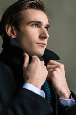 yakın çekim yakışıklı adam portresi