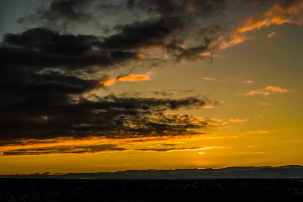 Ciel avec nuages et soleil — Photo