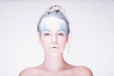 Gümüş Mavi sanatsal makyaj ile yaratıcı görüntü model