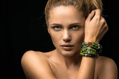 güzel makyajlı çekici genç model