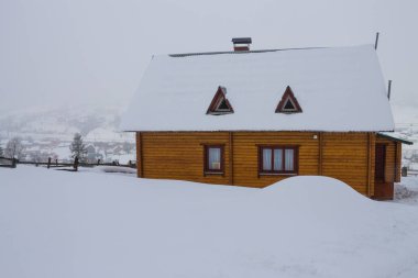 Dağlar köy kış manzarası