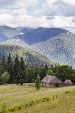 Bautiful manzaralı tepelerde dağ evi