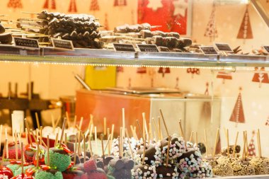 Dükkanda tatlı tatlılar