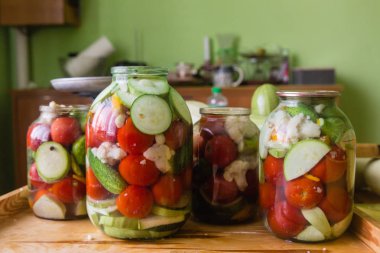 Şişe konserve Marine taze sebze