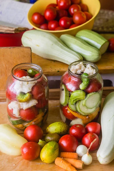 Şişe konserve Marine taze sebze