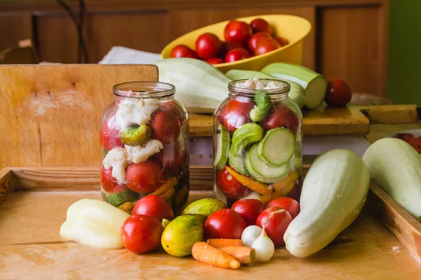 Şişe konserve Marine taze sebze