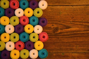 İplik topları eski yerdeki tığ işi