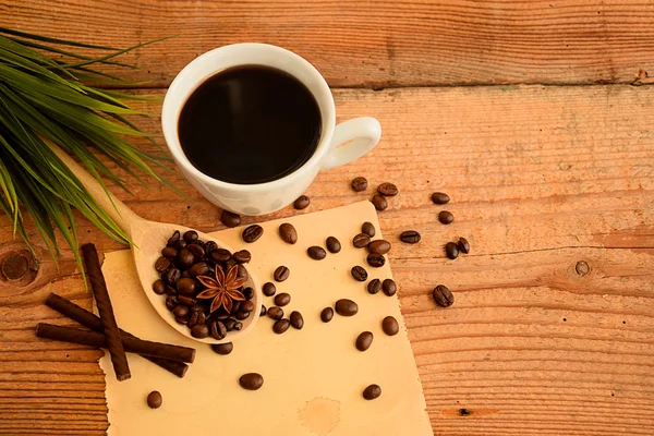 Configuración de café en una mesa de madera — Foto de Stock