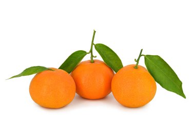 Beyaz arka plan üzerinde taze Clementines