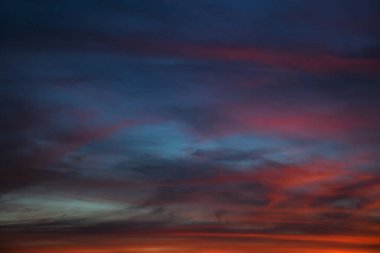 renkli gökyüzü bulutlu akşam