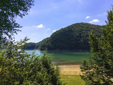 Göl manzara ile sakin sahne