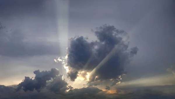 嵐の雲と夕焼け — ストック写真