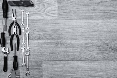 Ahşap arka plan, metin için yer üzerinde üstten görünüm onarmak için Araçlar